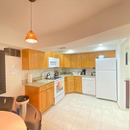 Comfy Basement Home 2 Bdrm1Den 3Queen Beds Washington Exteriör bild