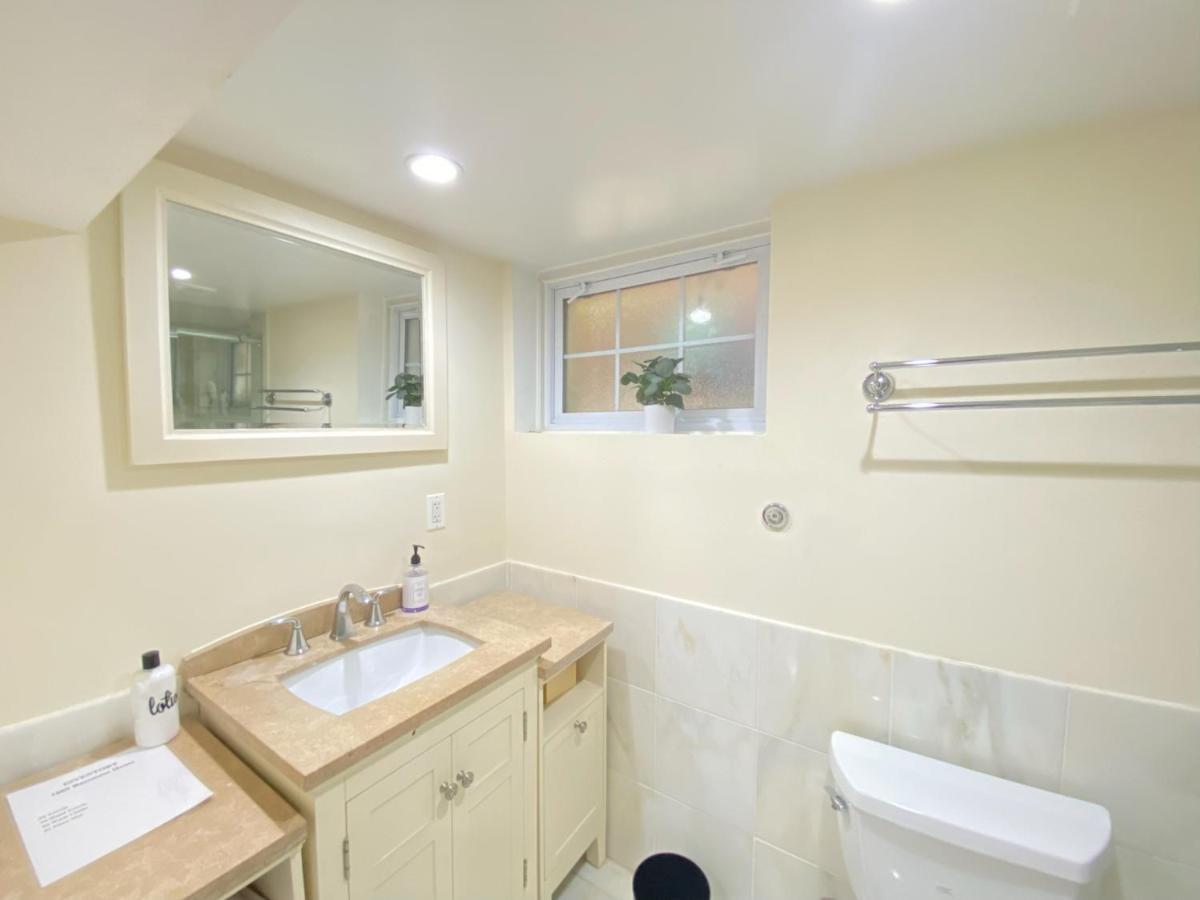 Comfy Basement Home 2 Bdrm1Den 3Queen Beds Washington Exteriör bild