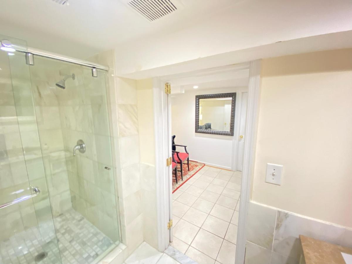 Comfy Basement Home 2 Bdrm1Den 3Queen Beds Washington Exteriör bild